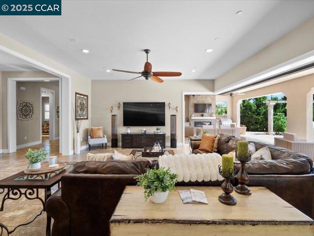 1927 Vintage Cir, Brentwood CA: https://media.crmls.org/mediaz/c7c8522f-0269-4f64-919f-67bd70d0ad4e.jpg