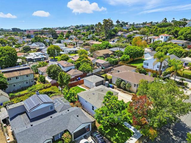 3777 Poe Street, San Diego CA: https://media.crmls.org/mediaz/c7c85fc5-79ff-4603-a712-c54e53bcaeeb.jpg