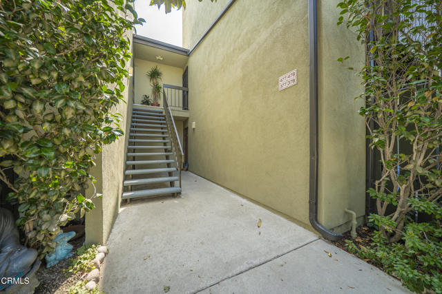 4925 Indian Wood Road, Culver City CA: https://media.crmls.org/mediaz/c7c85fd7-cc1a-4745-8bcc-2f577bfac7e2.jpg