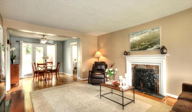 1523 Virginia Avenue, Redwood City CA: https://media.crmls.org/mediaz/c7c87458-f3da-419a-b3e4-e1864788b55a.jpg