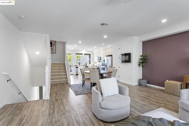 7129 Calistoga Ln, Dublin CA: https://media.crmls.org/mediaz/c7c9003b-23b3-4d8d-8331-3ec1a65b8b1c.jpg