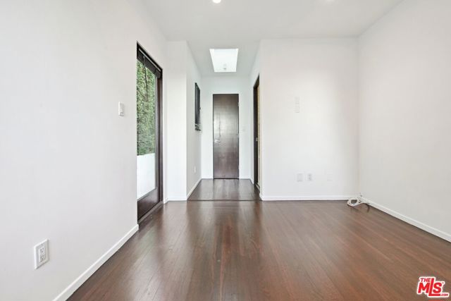 1527 Marmont Avenue, Los Angeles CA: https://media.crmls.org/mediaz/c7c93888-220e-4abf-a189-8fee15b1c6b1.jpg