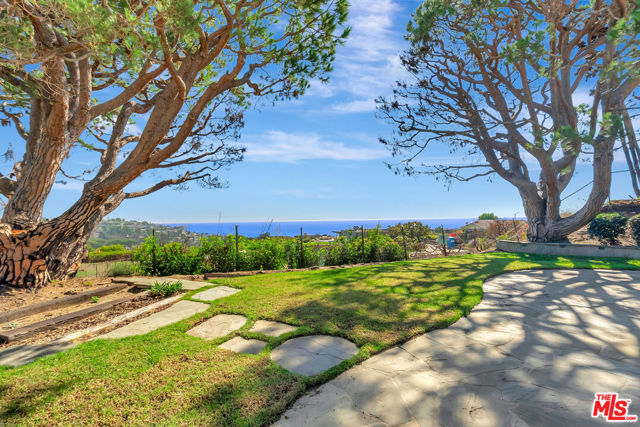 3444 Cloudcroft Drive, Malibu CA: https://media.crmls.org/mediaz/c7c96ffd-4b32-4732-a296-c7c909ad0948.jpg