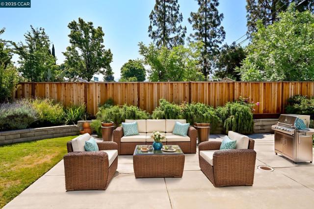1236 Sherlock Way, Concord CA: https://media.crmls.org/mediaz/c7c99375-fca0-4e31-a378-56ddce8c5978.jpg