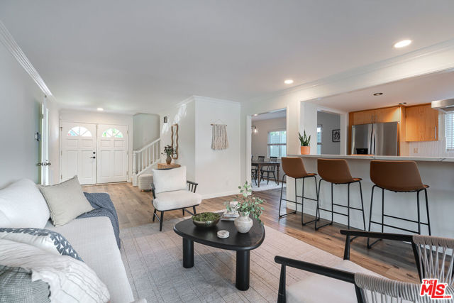 5056 Greenbush Avenue, Sherman Oaks CA: https://media.crmls.org/mediaz/c7c9be99-d696-45c5-89d1-f165f21270b2.jpg