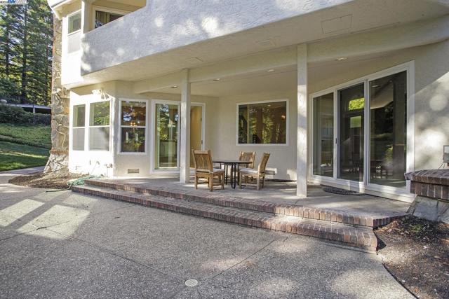 3 BLACKHAWK CLUB CT, Danville CA: https://media.crmls.org/mediaz/c7c9e725-a593-449b-bd9b-60bdca864584.jpg