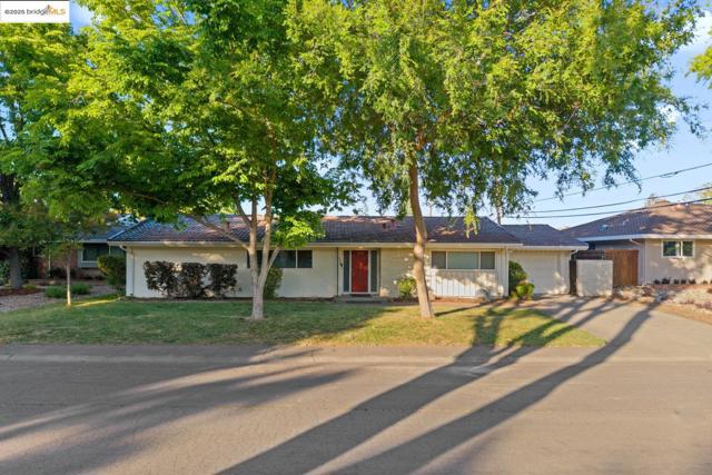 5235 Adelaide WAY, Carmichael CA: https://media.crmls.org/mediaz/c7c9ea6f-eaf3-42d0-823a-287de9eee18c.jpg