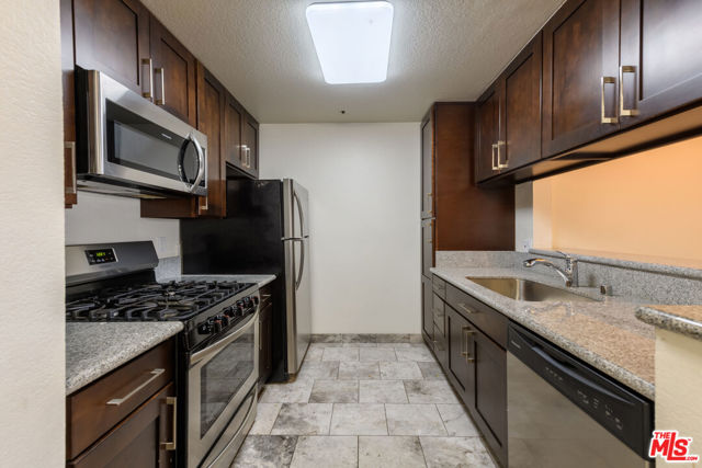 340 N Hayworth Avenue, Los Angeles CA: https://media.crmls.org/mediaz/c7ca06f6-0690-40b9-8ce9-a48385f7ec87.jpg