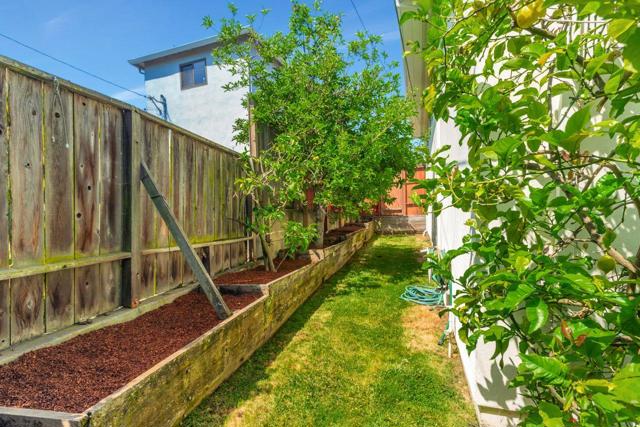 3709 Kenwood Avenue, San Mateo CA: https://media.crmls.org/mediaz/c7ca413e-852c-4e40-8095-d25f97bfeacb.jpg