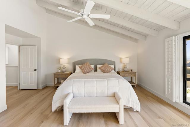 6489 Caminito Catalan, La Jolla CA: https://media.crmls.org/mediaz/c7ca63e2-987b-4bd1-81a2-b90a900daeb3.jpg