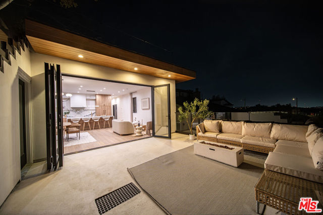 812 W Avenue 37, Los Angeles CA: https://media.crmls.org/mediaz/c7ca88fa-4a9a-49b6-8b14-2f73189d1e9c.jpg