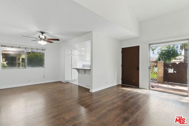 8333 Columbus Avenue, North Hills CA: https://media.crmls.org/mediaz/c7caa3cc-e4cc-431b-8f99-cc5dbb9d5fea.jpg