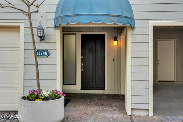 1228 S Westlake Boulevard, Westlake Village CA: https://media.crmls.org/mediaz/c7cb0fae-cb77-46fe-bbbc-4d7c22b84f09.jpg