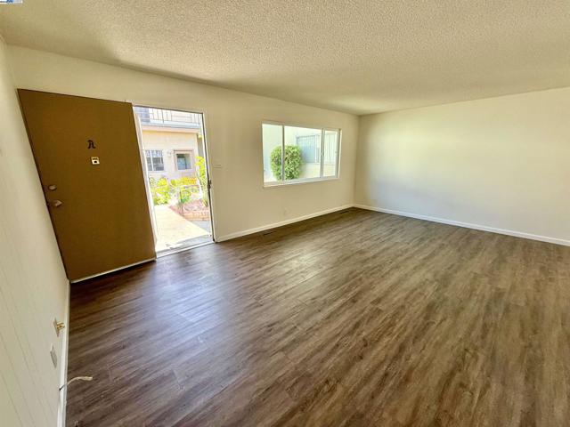 809 Coburn Ct, San Leandro CA: https://media.crmls.org/mediaz/c7cb2b95-ad4c-4e0c-b12e-2e23a1df7b8a.jpg