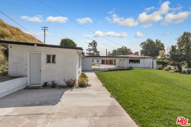 1084 W west Marshall Boulevard, San Bernardino CA: https://media.crmls.org/mediaz/c7cb79ce-9bb8-48d7-acf6-83600c1225d2.jpg