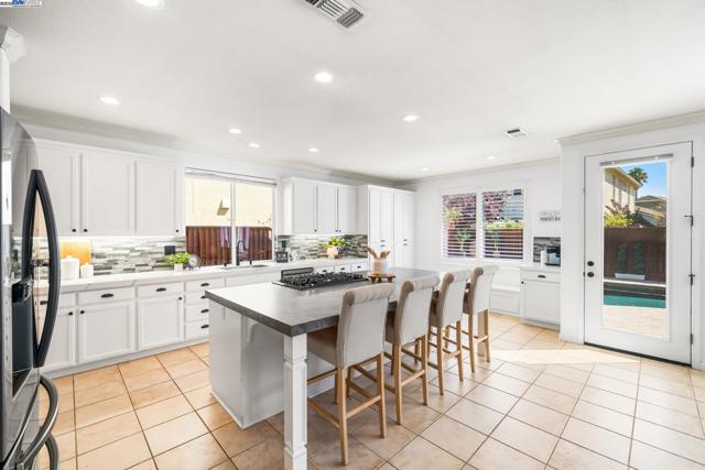 3638 Otter Brook Loop, Discovery Bay CA: https://media.crmls.org/mediaz/c7cb7a48-3689-446d-aa82-b43397af688e.jpg