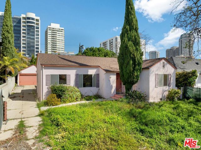 10721 Wellworth Avenue, Los Angeles, California 90024, 4 Bedrooms Bedrooms, ,2 BathroomsBathrooms,Single Family Residence,For Sale,Wellworth,24381481