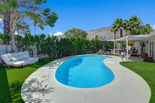 1373 E Madero Circle, Palm Springs CA: https://media.crmls.org/mediaz/c7cbda7b-6a21-40b4-b7f4-e9fd2e9ccba3.jpg