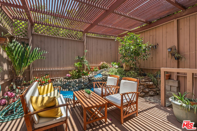 3928 Clayton Avenue, Los Angeles CA: https://media.crmls.org/mediaz/c7cc7581-649b-418f-9137-01eef10c8606.jpg