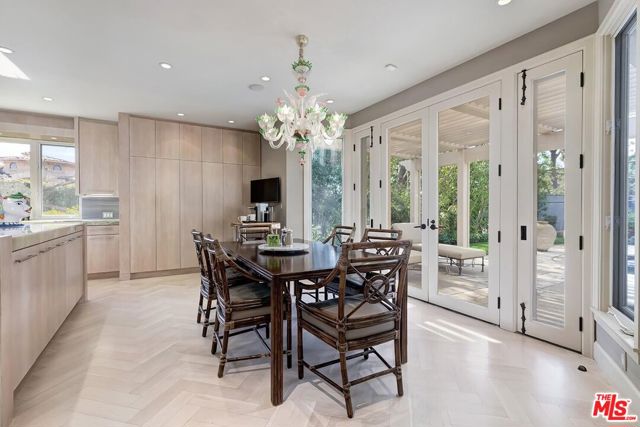 2807 Deep Canyon Drive, Beverly Hills CA: https://media.crmls.org/mediaz/c7cc79b0-a7e4-4240-834a-a2116767d63c.jpg