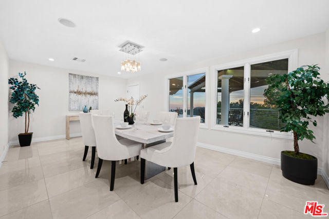 1121 Roberto Lane, Los Angeles CA: https://media.crmls.org/mediaz/c7cc8765-b939-4c2c-a68f-fe29e47c6f45.jpg