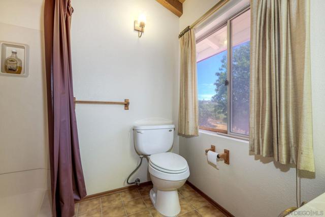 25861 E Old Julian Hwy, Ramona CA: https://media.crmls.org/mediaz/c7cd091a-3220-4c2f-935d-0283b9821044.jpg