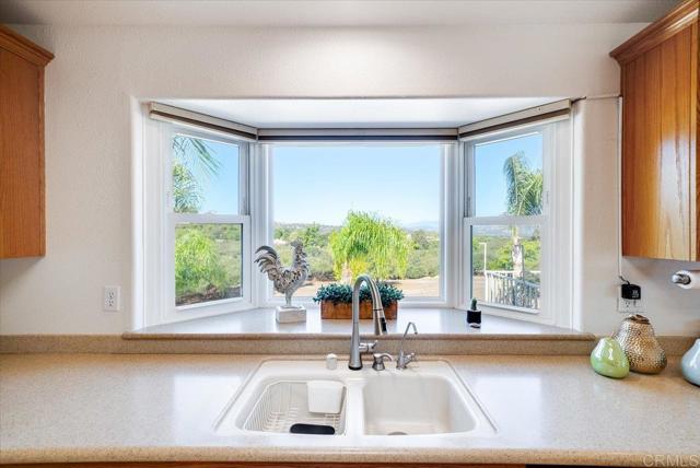 Detail Gallery Image 14 of 38 For 16996 Archie Moore Ring, Ramona,  CA 92065 - 4 Beds | 2/1 Baths