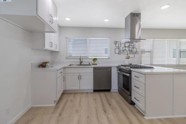 6919 Wilson Way, El Cerrito CA: https://media.crmls.org/mediaz/c7cd3df9-e480-4e86-a712-8a06d942b5ce.jpg