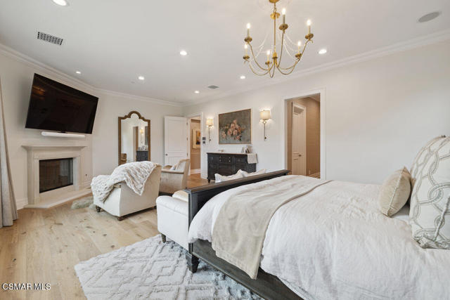 112 Hampstead Court, Westlake Village CA: https://media.crmls.org/mediaz/c7cd4dab-9b26-429d-8ec6-628e928e55fb.jpg