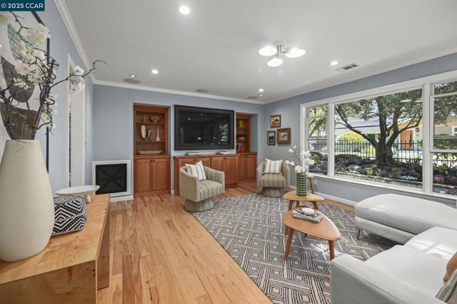 3 Green Valley Ct, Danville CA: https://media.crmls.org/mediaz/c7cd75f4-f833-4b28-aa8a-98223e67ce3c.jpg