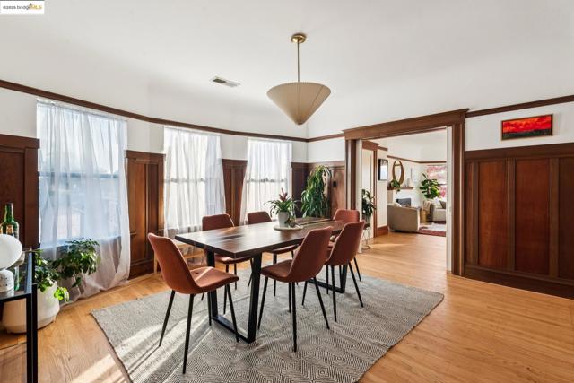 1521 Josephine St, Berkeley CA: https://media.crmls.org/mediaz/c7cdb730-8e57-4508-975b-87d00eababc6.jpg