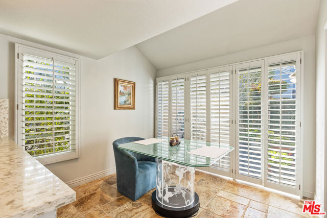 13082 Mindanao Way, Marina del Rey CA: https://media.crmls.org/mediaz/c7cdbd10-a8a8-4ed6-88fe-6d237fa1f4ec.jpg