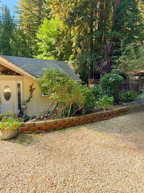 160 Nellie Lane, Boulder Creek CA: https://media.crmls.org/mediaz/c7cdc0bc-16ba-4eed-87b8-608c642437ed.jpg