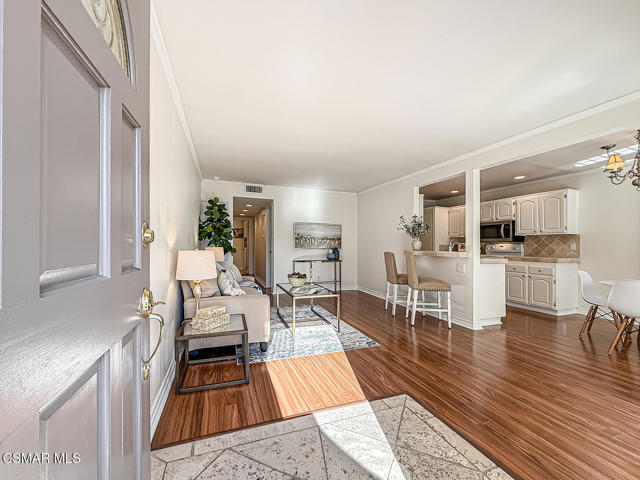 1167 Kirkford Way, Westlake Village CA: https://media.crmls.org/mediaz/c7ce0aa0-4098-4d18-afd7-af7ac08bc3f0.jpg