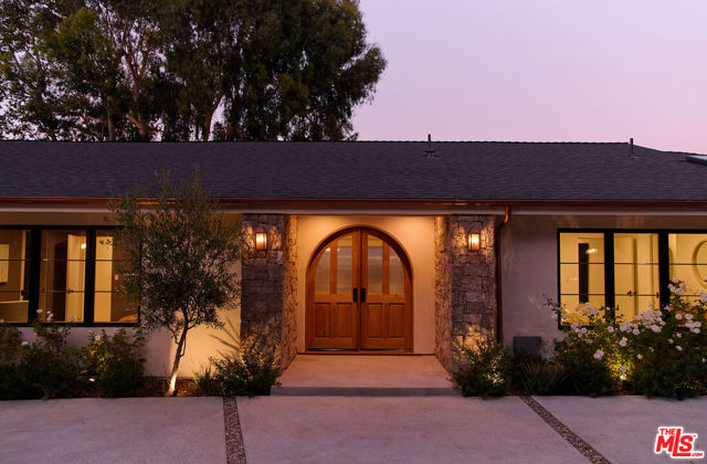 3620 Wrightwood Drive, Studio City CA: https://media.crmls.org/mediaz/c7ce1be4-db00-4300-a15c-24405e8838ee.jpg