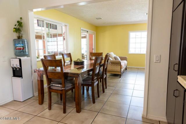 38251 Lisman Avenue, Palmdale CA: https://media.crmls.org/mediaz/c7ced712-800f-40fd-9dcf-68e17071f78d.jpg