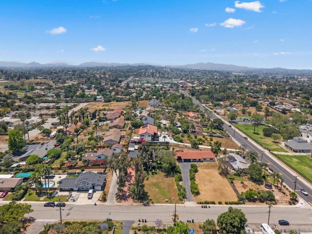 925 Moody Dr, Escondido CA: https://media.crmls.org/mediaz/c7cf1750-934e-432e-ab73-20b32be0f2b4.jpg
