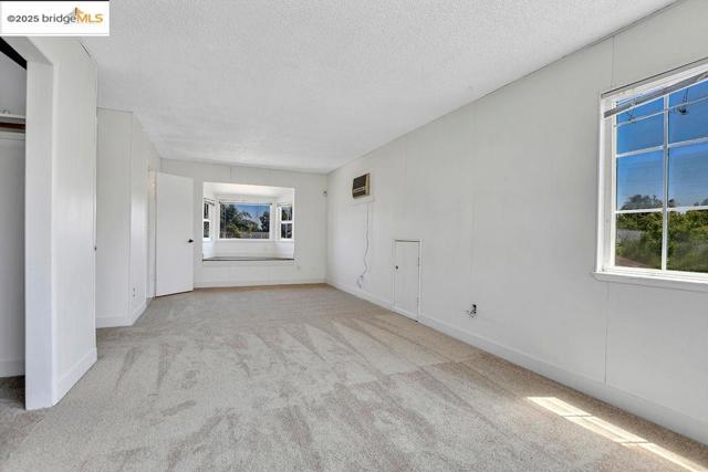 3026 El Monte Ct, Antioch CA: https://media.crmls.org/mediaz/c7cfe298-247a-4920-af23-6fa4b18ca627.jpg