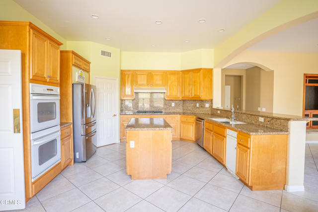 Detail Gallery Image 9 of 50 For 7113 Quito Ct, Camarillo,  CA 93012 - 5 Beds | 4/1 Baths