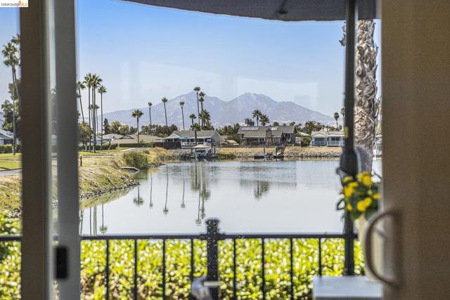 1550 Trawler St, Discovery Bay CA: https://media.crmls.org/mediaz/c7d0cc61-9ea6-4371-bd46-41dcb4a33245.jpg