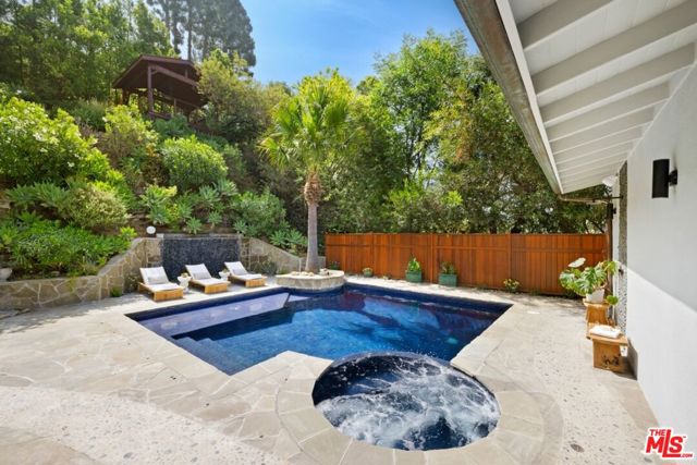 2716 Laurel Pass / Bypass, Los Angeles CA: https://media.crmls.org/mediaz/c7d12a87-b3f3-474e-965f-61c43a814596.jpg