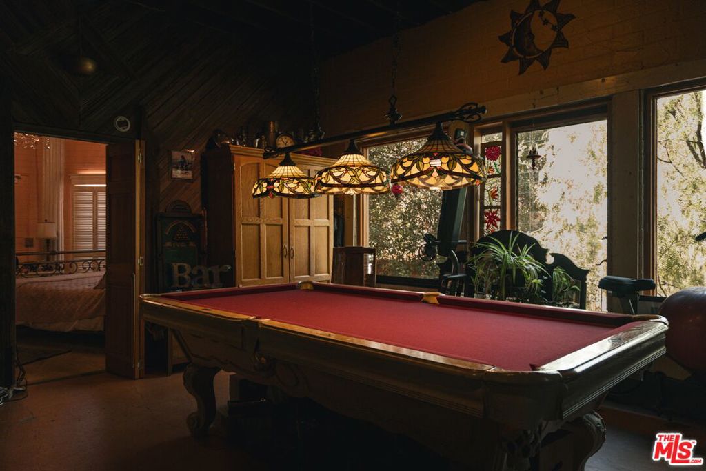 https://media.crmls.org/mediaz/c7d12ffe-4330-45b7-80ab-b6df910c55e7.jpg?preset=X-Large
