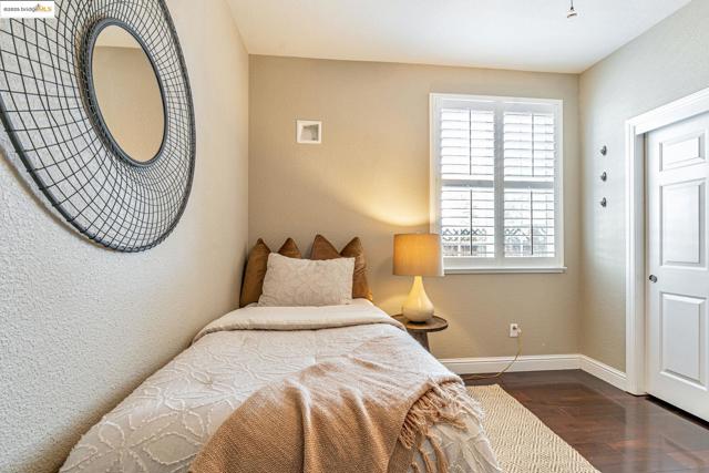 43 Sorrel Ct, Oakley CA: https://media.crmls.org/mediaz/c7d18804-58dd-488e-952c-663a6525e2fe.jpg