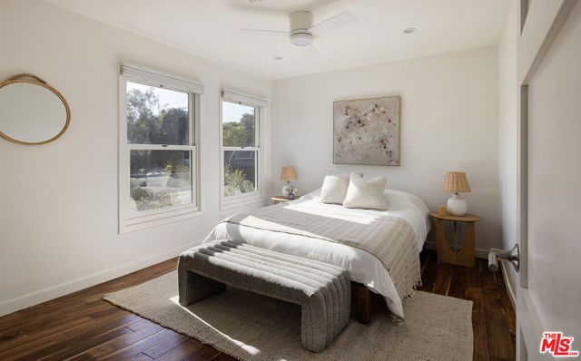 2432 Cloy Avenue, Venice CA: https://media.crmls.org/mediaz/c7d1f2b2-f1a2-4196-916d-e91d60c4f930.jpg