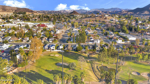 5757 Lake Lindero Drive, Agoura Hills CA: https://media.crmls.org/mediaz/c7d22e39-1ff7-4e6f-a08e-b8b7f6d496f3.jpg
