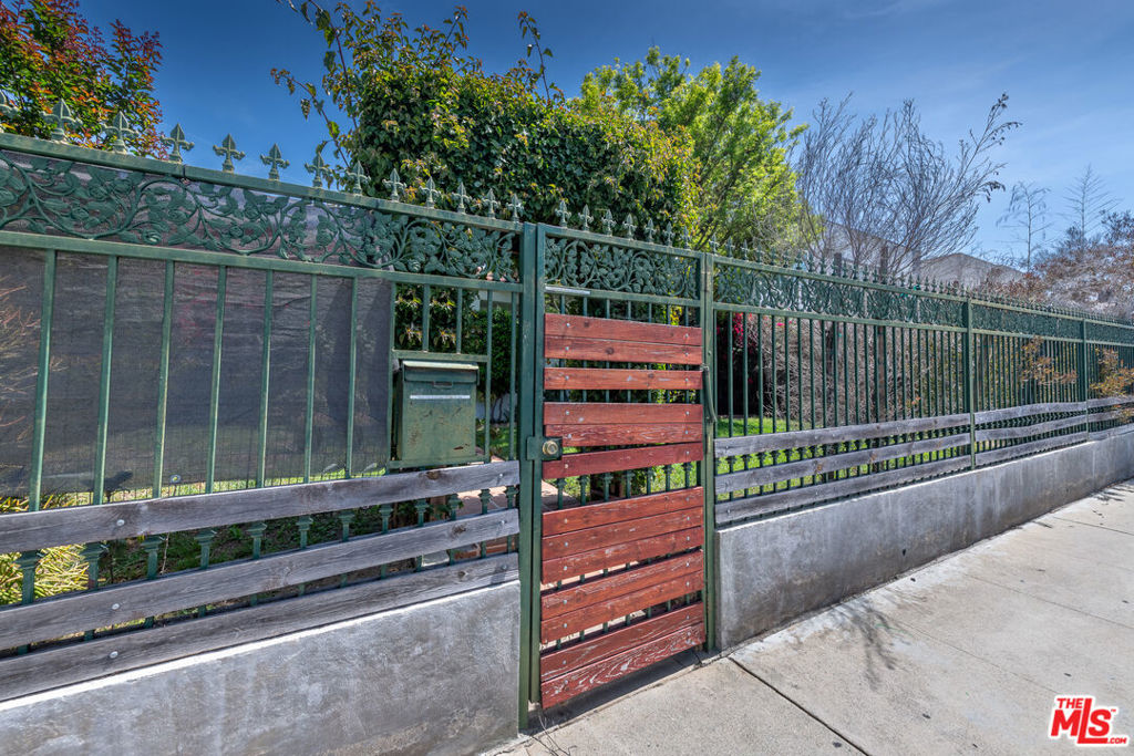 2008 S Bedford Street