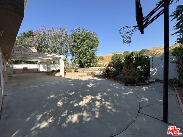 19021 Kilfinan Street, Porter Ranch CA: https://media.crmls.org/mediaz/c7d25916-9419-4251-9a59-7ad6f9407f88.jpg
