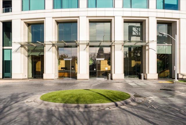 425 1st Street, San Francisco CA: https://media.crmls.org/mediaz/c7d25f19-81c0-43d3-812c-e565d14c478b.jpg