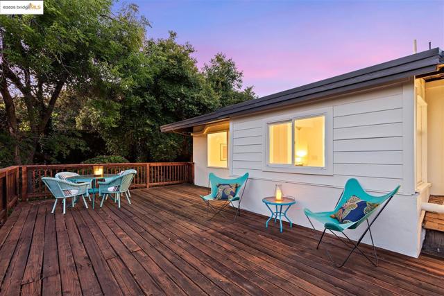 2871 Stephen Dr, Richmond CA: https://media.crmls.org/mediaz/c7d31c14-0362-4523-b3b1-93fbf6eaf9e3.jpg