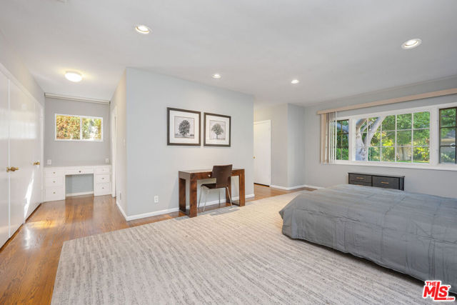 723 N Sierra Drive, Beverly Hills CA: https://media.crmls.org/mediaz/c7d35b35-2970-4132-9525-f04c293992a7.jpg